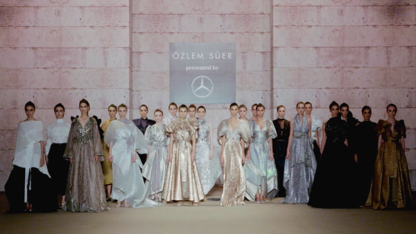 MERCEDES BENZ / ÖZLEM SÜER